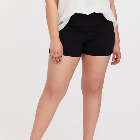 torrid Pants - TORRID SHORT SHORT WITH POCKETS- STRUCTURED WOVEN BLACK